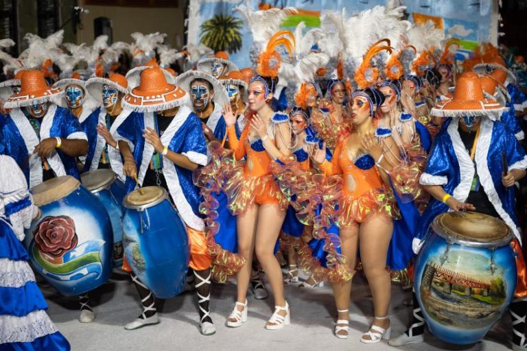 44 comparsas en el Desfile de Llamadas, nuevamente ganó C1080 | CX 36 ...