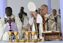 Papa León XIV denuncia desde Camerún que «un puñado de tiranos» asola el mundo
